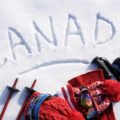 スキー、雪の上に『CANADA』