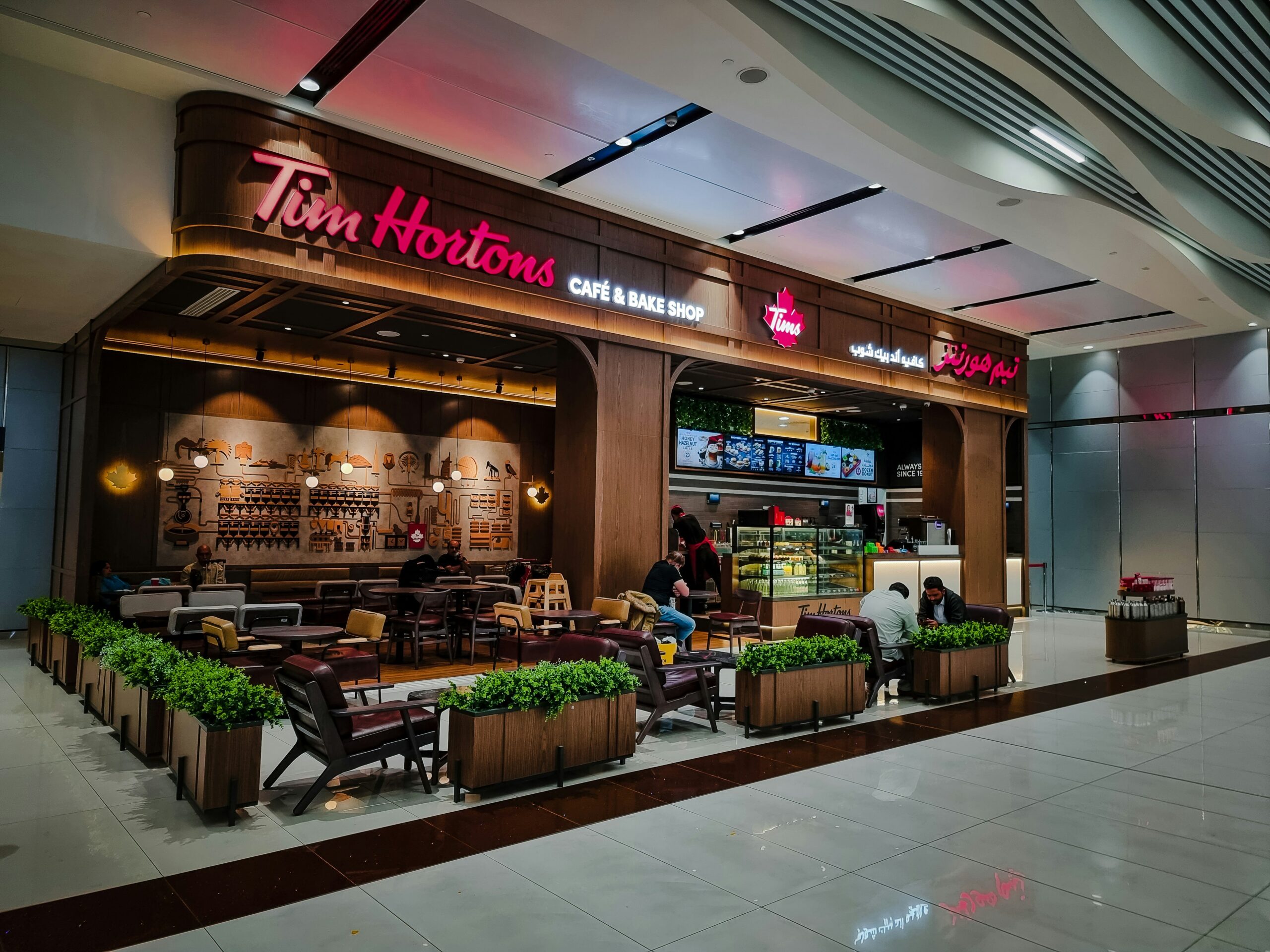 カナダの定番ドーナツチェーン店「Tim Hortons（ティムホートンズ